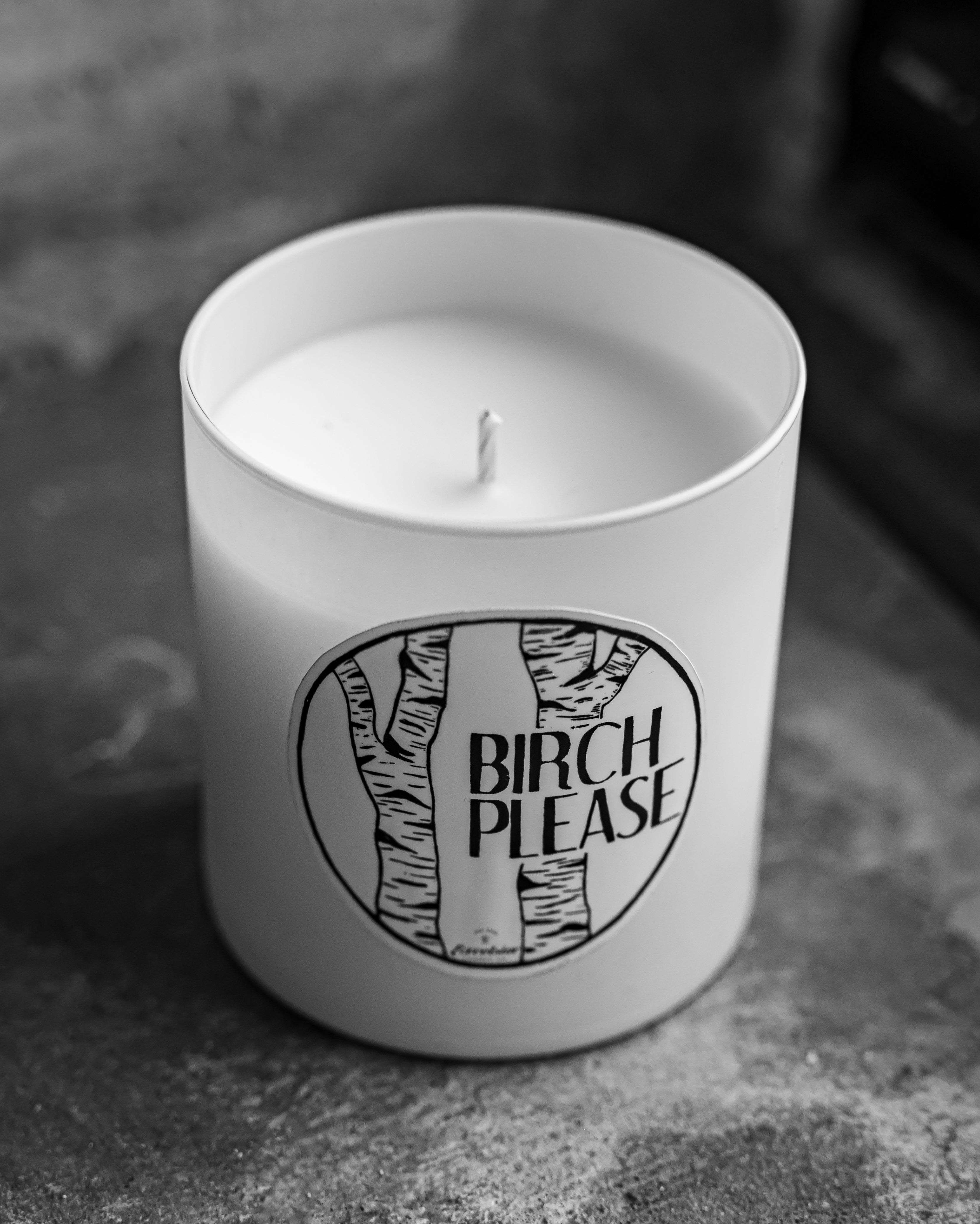 Birch Please. Simply amazing if we may say so ourselves! Top notes of bergamot, orange, and lemon. Middle notes of geranium, lily, and rose. Base notes of patchouli and vetiver. A soy candle you won't second guess.